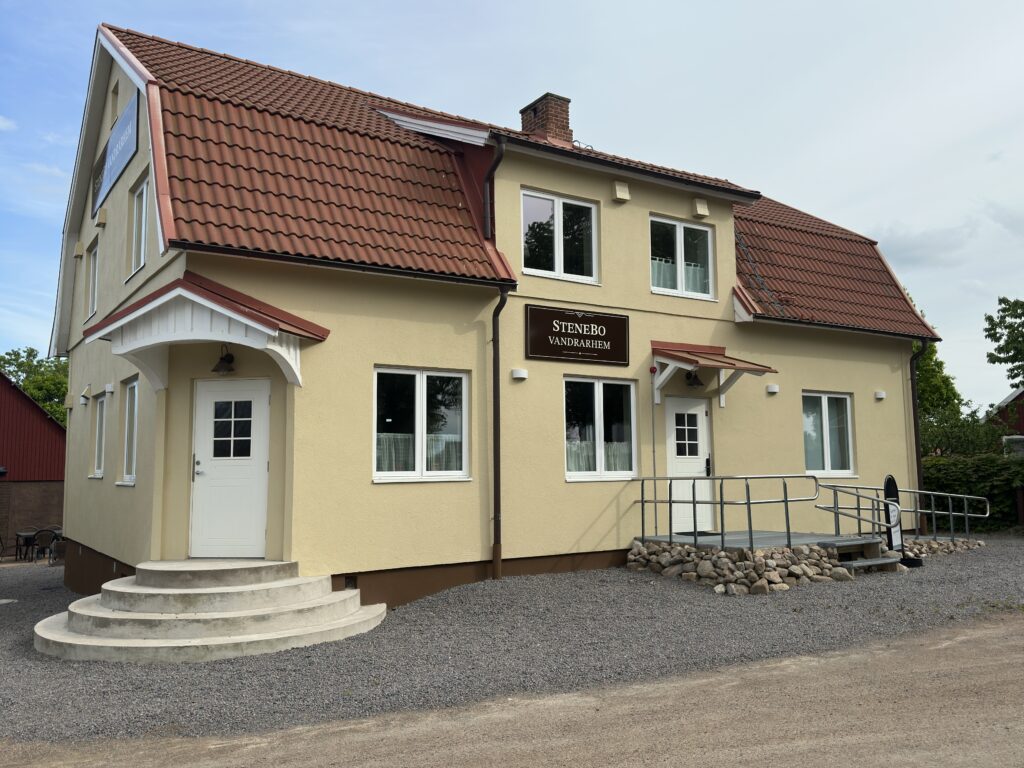 Framsidan av Stenebo Vandrarhem